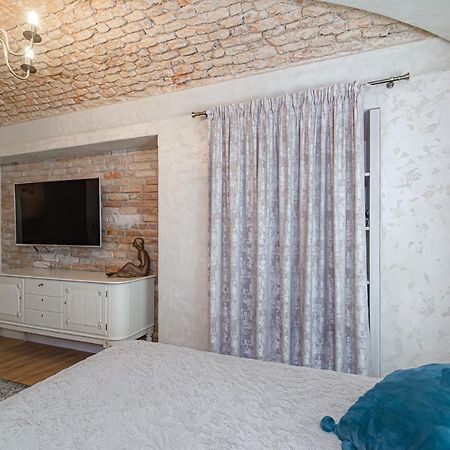 Luxury Apartment In Pilies Street Вильнюс Экстерьер фото