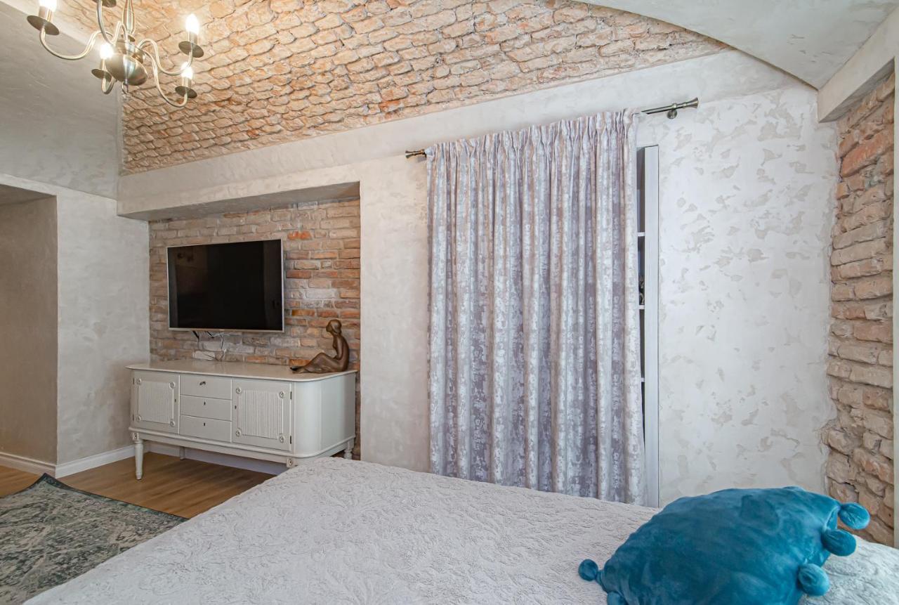 Luxury Apartment In Pilies Street Вильнюс Экстерьер фото
