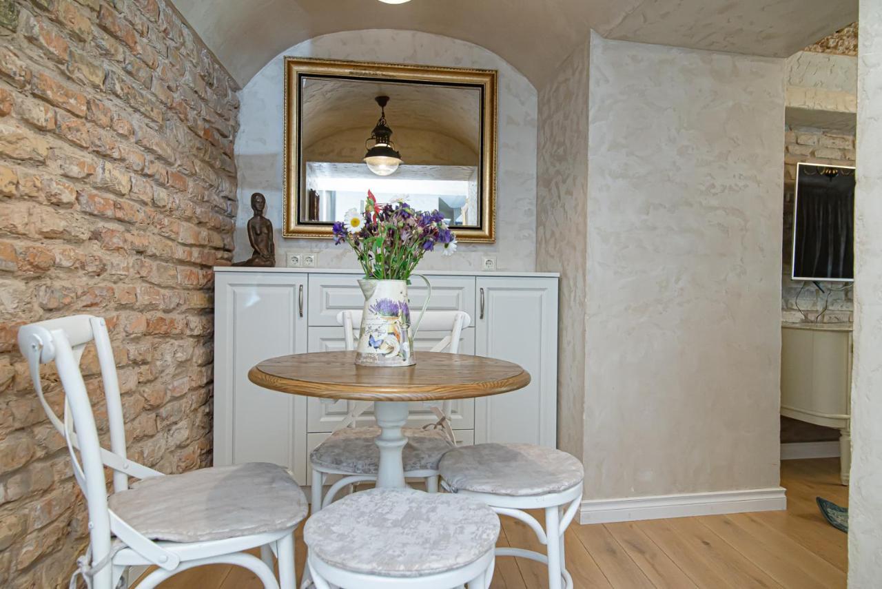 Luxury Apartment In Pilies Street Вильнюс Экстерьер фото